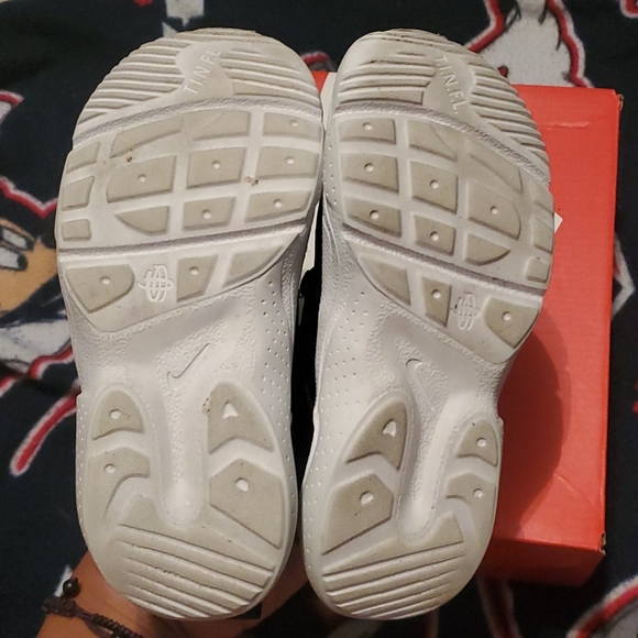 Sneakers - Picture 4 of 5